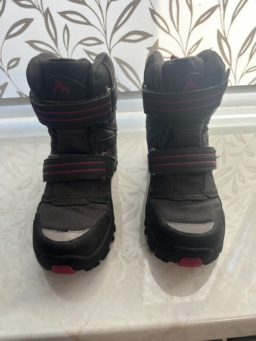 Чобітки чоботи черевики черевички