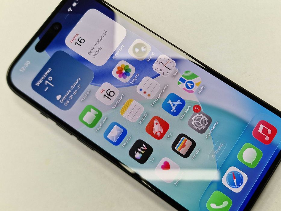 Iphone 15 128GB/ Black/ Czarny/ Bateria 90%/ Grade A + ładowarka