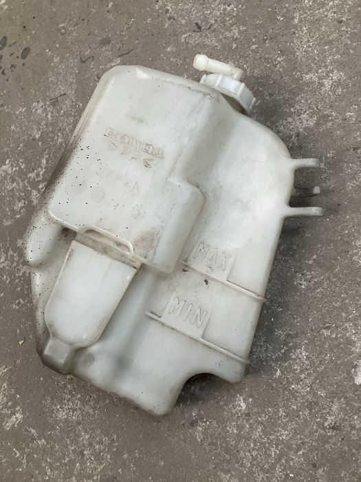 Honda Civic VIII 8 hybrid - zbiornik wyrównawczy