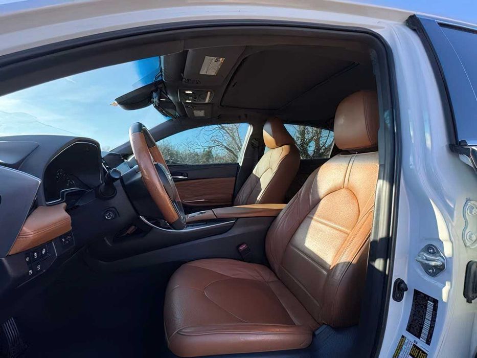 Toyota Avalon Hybrid Limited      2021