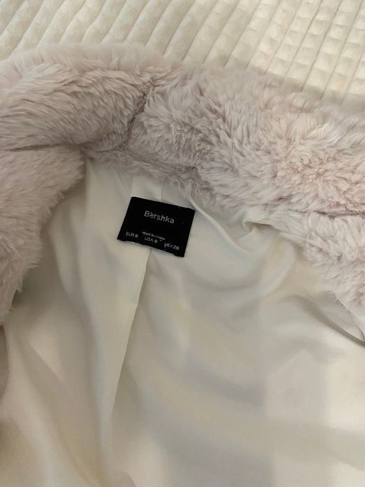 Біла шуба Bershka