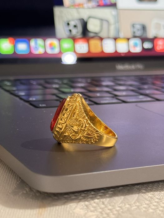 Anel dourado homem
