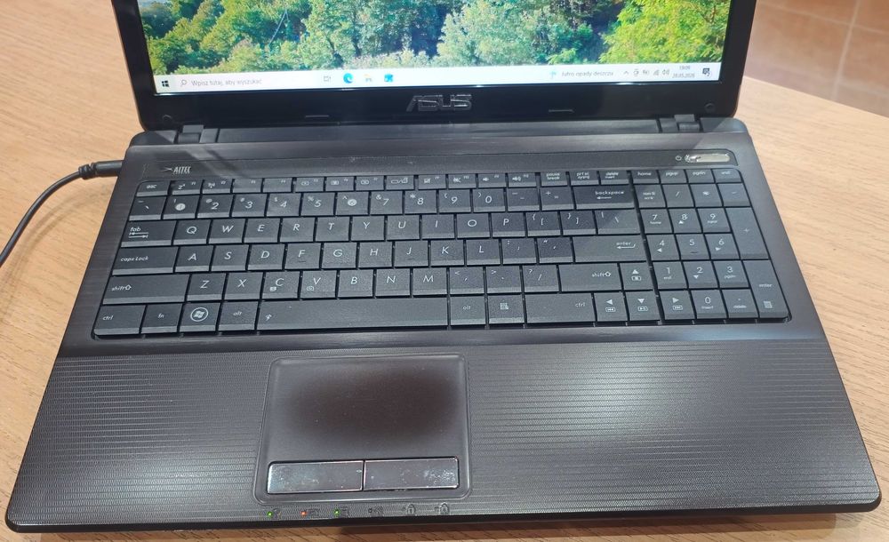 Laptop Asus X53U AMD E-450/4GB/250 GB HDD/ Radeon HD 6320/