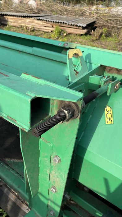 Продам кукурудзяну жниварку 8 рядну ксм-8