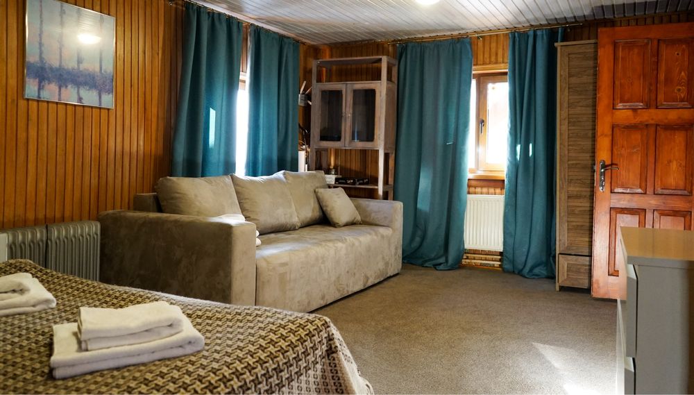 Оренда котеджу з лазнею 6-8 осіб біля лісу Буковель