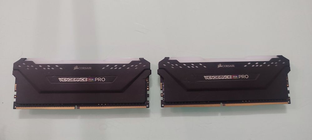 Pamięć RAM DDR4 16GB Corsair Vengeance RGB PRO 3200MHz CMW16GX4M2C3200