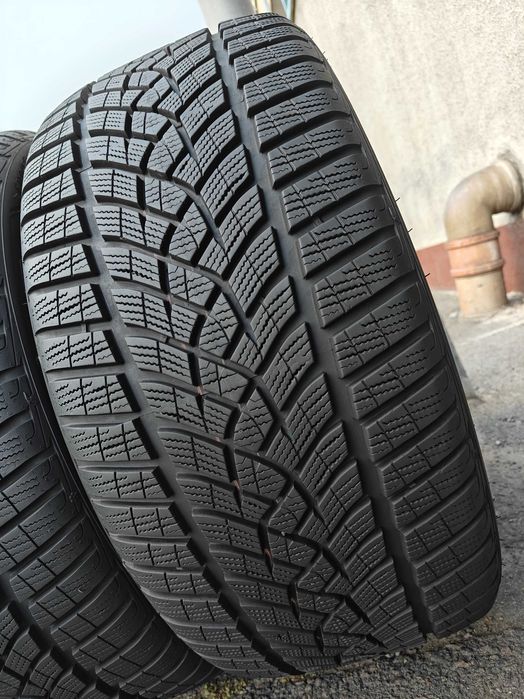 R20 235 35 шини зимові Goodyear Ultra Grip Ice 2 чудовий стан агресивні арктичні