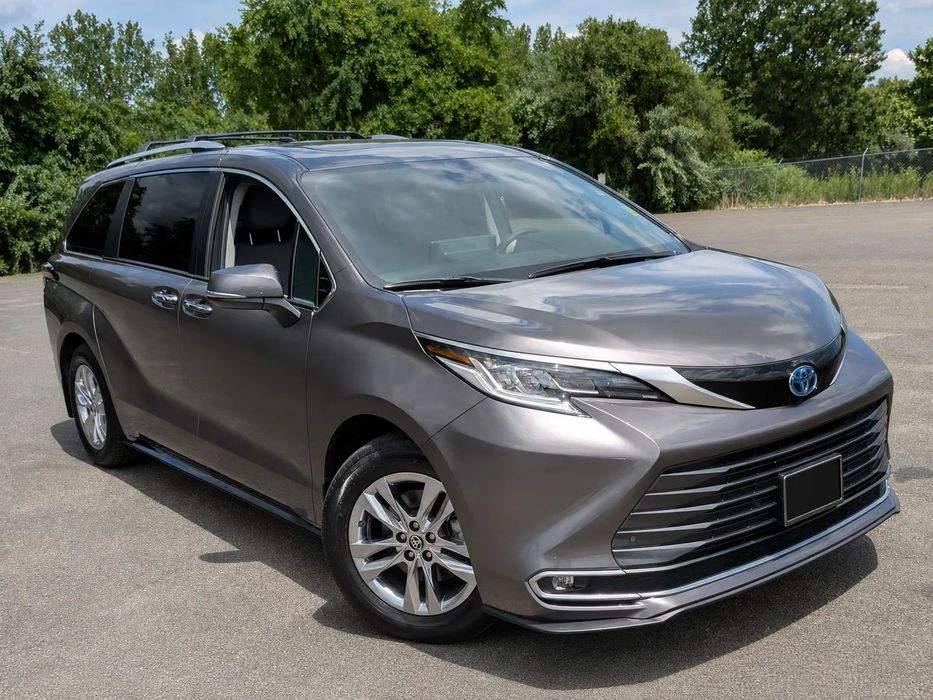 Toyota Sienna Toyota Sienna Limited Hybrid 2022 2.5 Hybrid AWD 245 KM 7 Osób