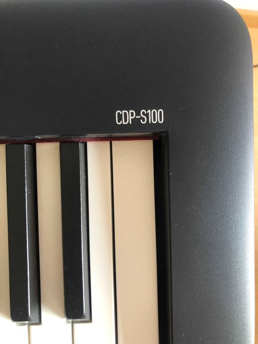 Piano digital Casio CDP-S100 preto