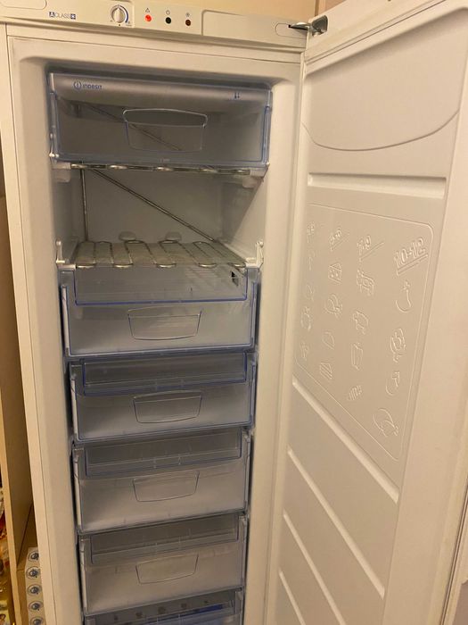 Zamrażarka INDESIT szufladowa sprawna wymiary sz. 60 gł. 64 wys.175cm