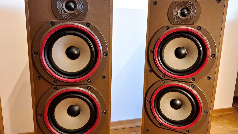 Colunas B&W modelo DM330