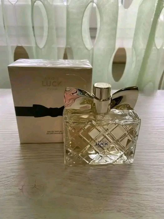 Парфуми косметика ейвон