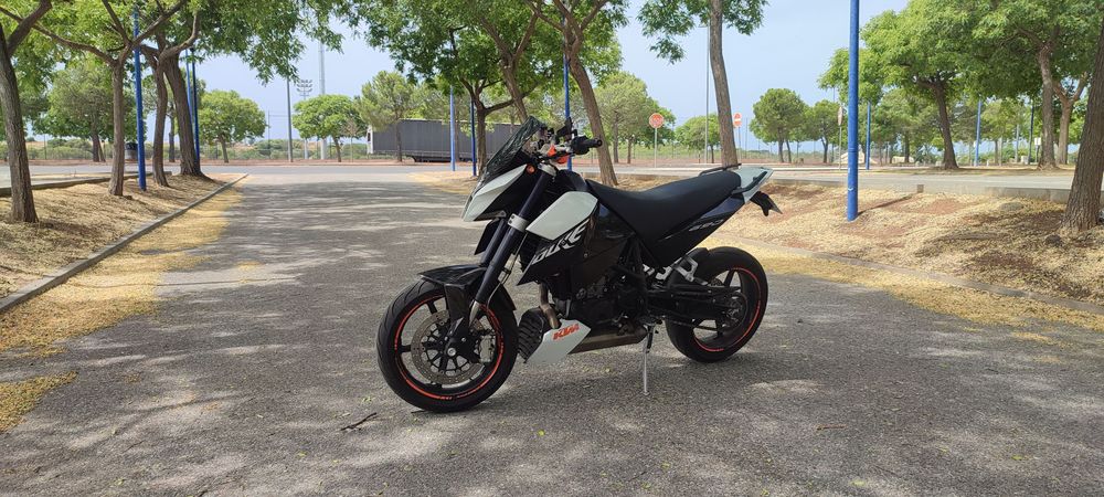 Mota KTM DUKE 690