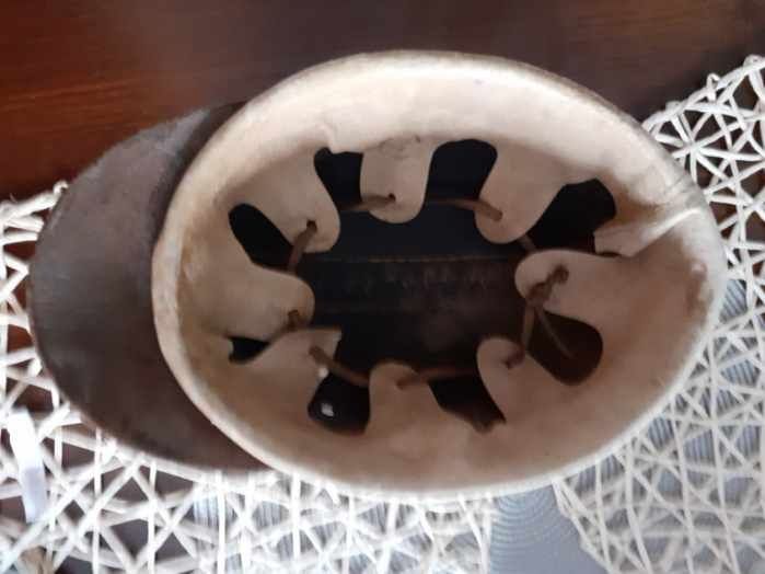 Stary skurzana kask gorniczy
