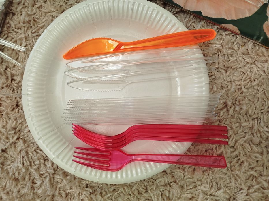 Одноразовая посуда, стаканы бумажные, пластик, вилки, ножи, тарелки