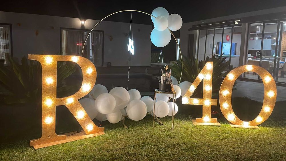 Letras e números iluminados