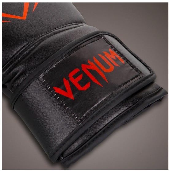 Rękawice bokserskie Venum– czarno-czerwone – 10 uncji