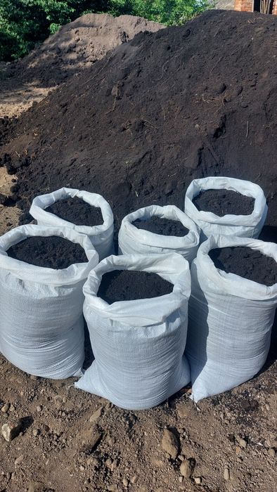 Торф чорнозем у мішках пісок суміш піщаногравійна відсів самоскид