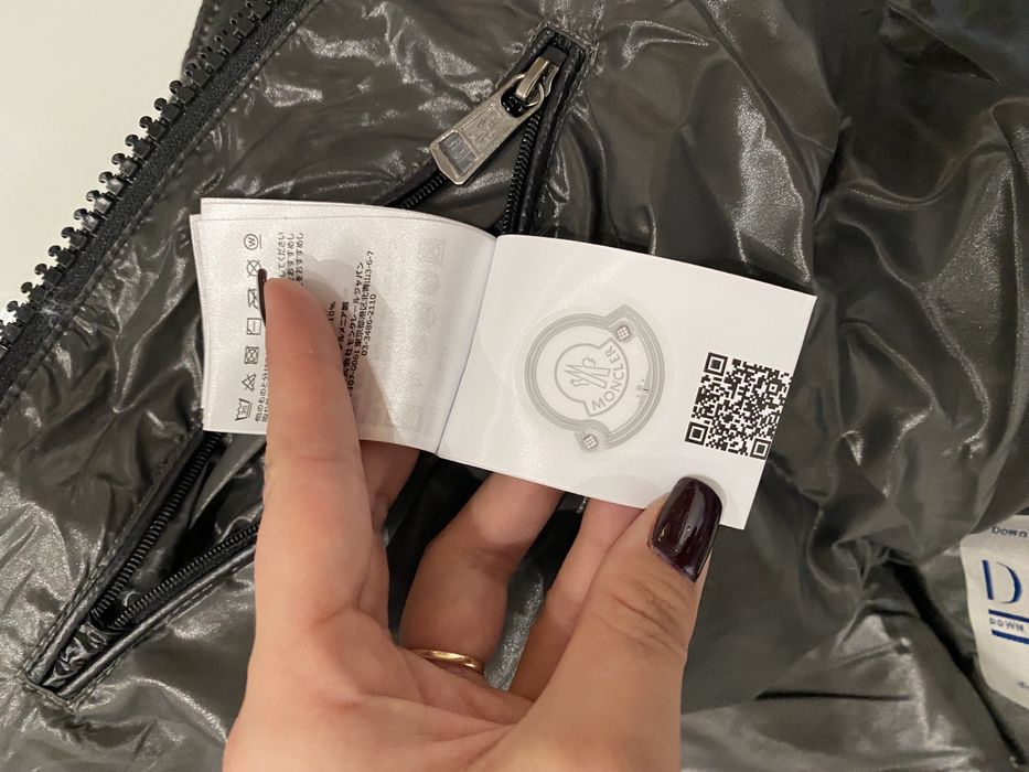 Meska kurtka Moncler Maya fur czarna z futrem z jenota puchowa zimowa