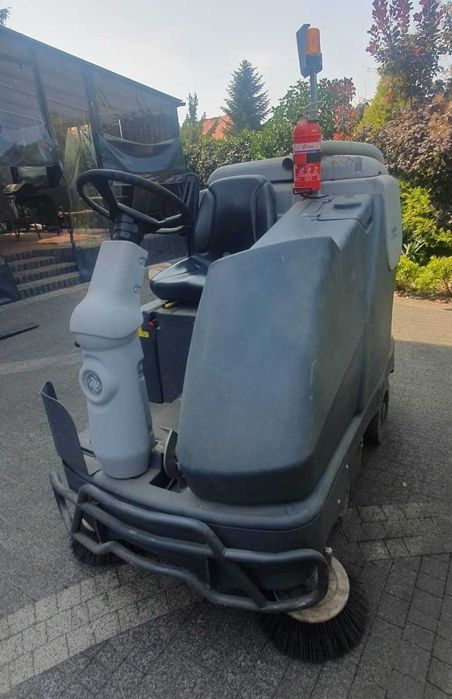 Zamiatarka  szorowarka myjka NILFISK SC6500 automat