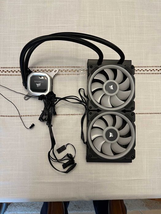 Cooler Corsair H100i RGB 240mm com 2x ventoinhas Corsair LL120