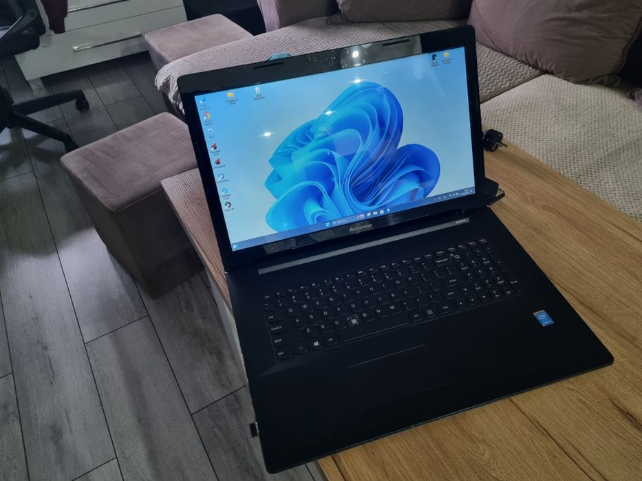 Laptop lenovo  17 cali