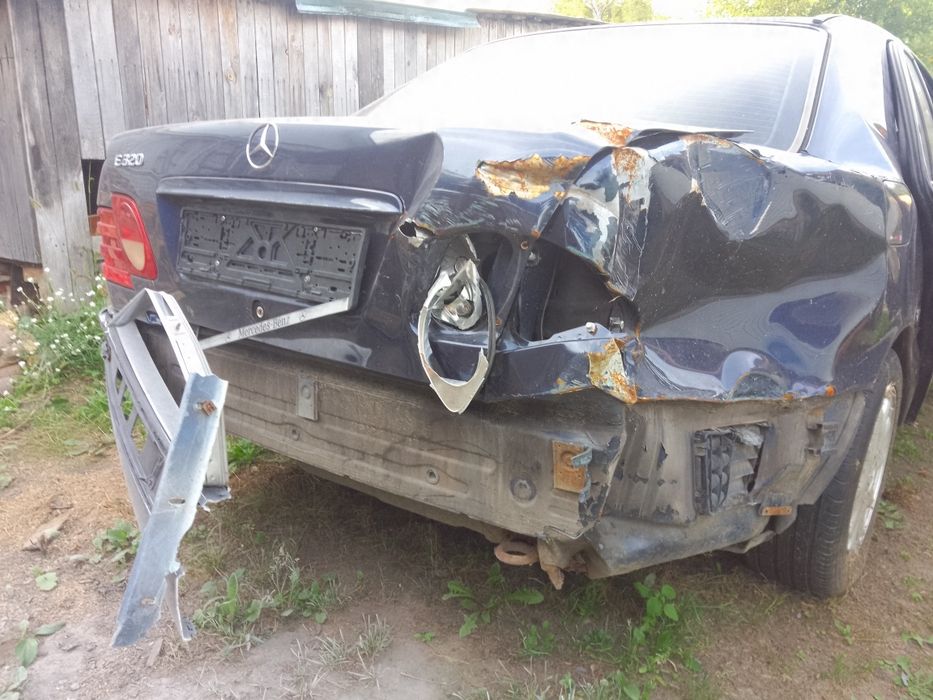 Продам Mercedes w 210 e320 после ДТП