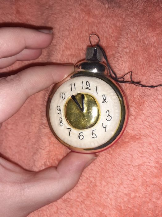 Винтажная старинная ёлочное украшение в виде часов игрушка СССР