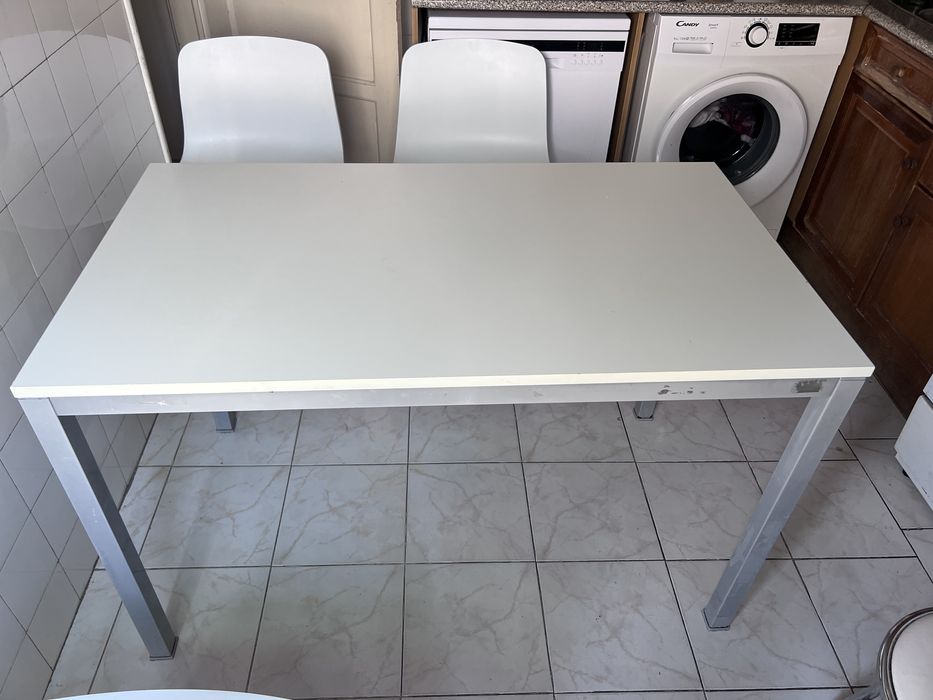 Mesa escritorio/cozinha branca - Não acompanha as cadeiras