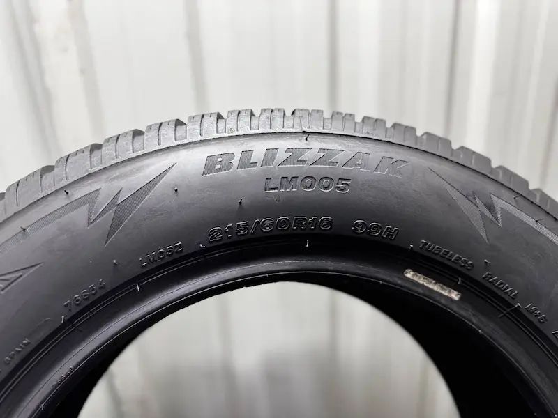 Шини бу 215 60 R16 Bridgestone Blizzak LM005