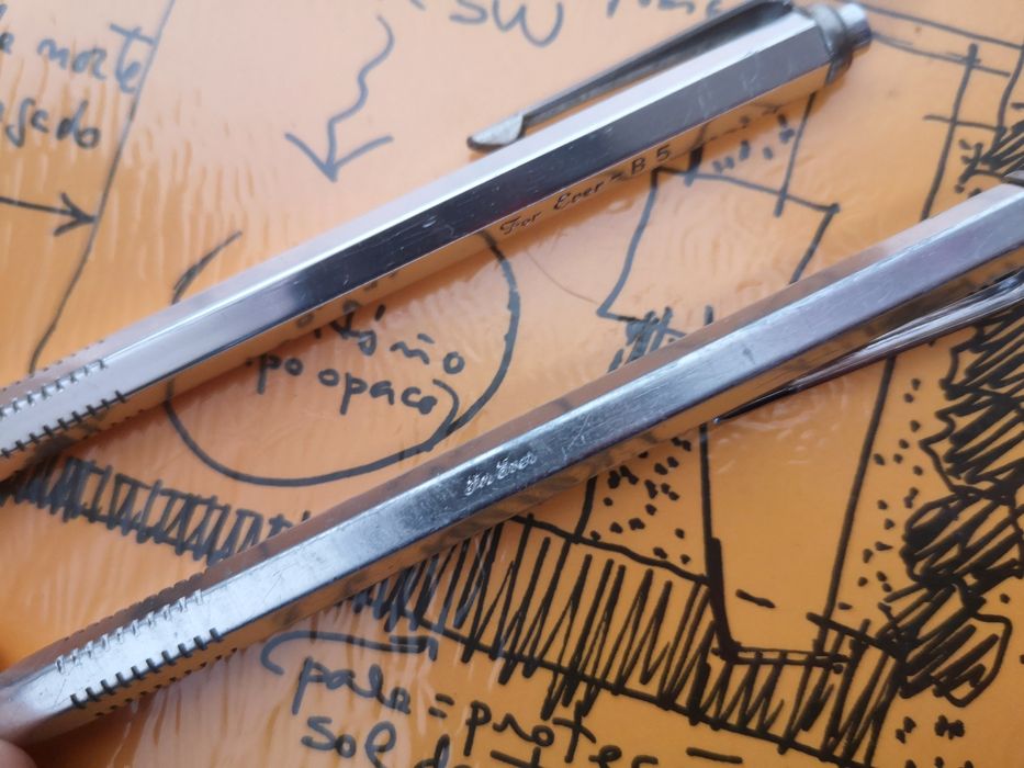 Lapiseira 2mm e caneta For Ever