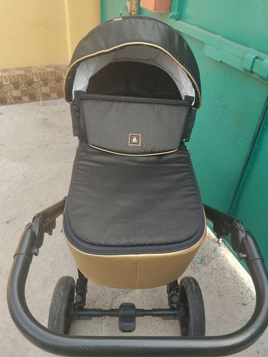 Продам дитячу коляску 2в1 Adamex.