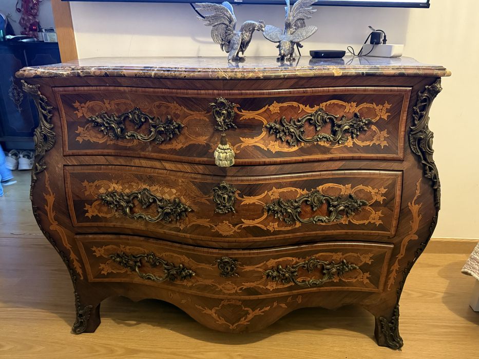 Pair of Louis XV-Style Dressers – Europe, 20th Century – €1,800 (both)