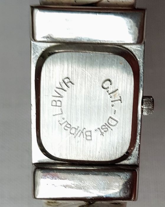 Zegarek damski z cyrkoniami