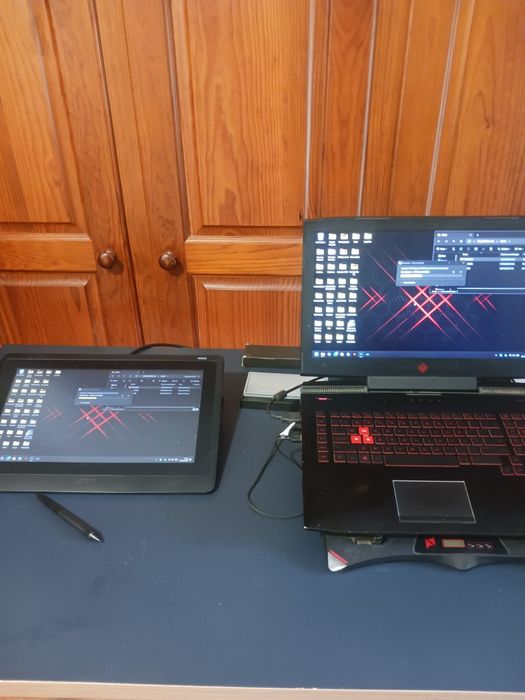 Wacom Cintiq 16 - Mesa / Ecrã de Desenho