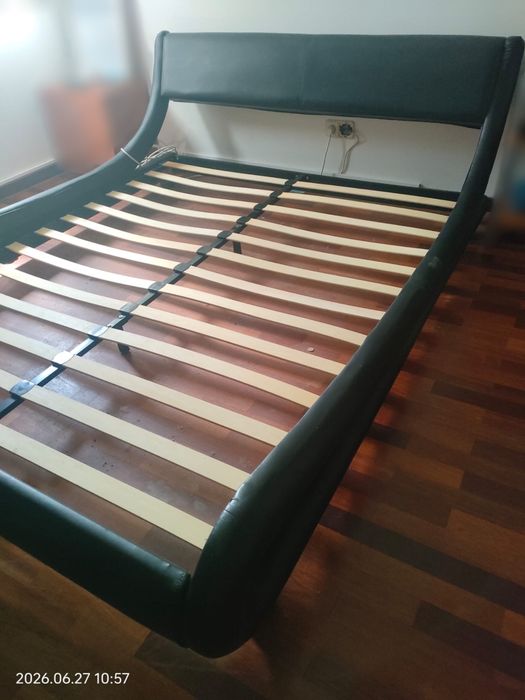 Cama de casal 200x180 - estrutura em couro sintético