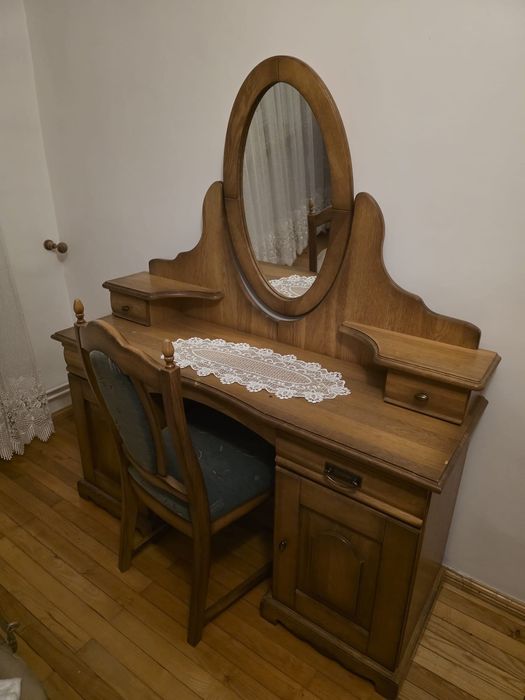 Zestaw mebli szafa, łóżko, toaletka, szafka nocna i krzesło