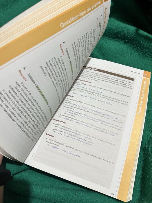 Livro de exames 12º ano de Português