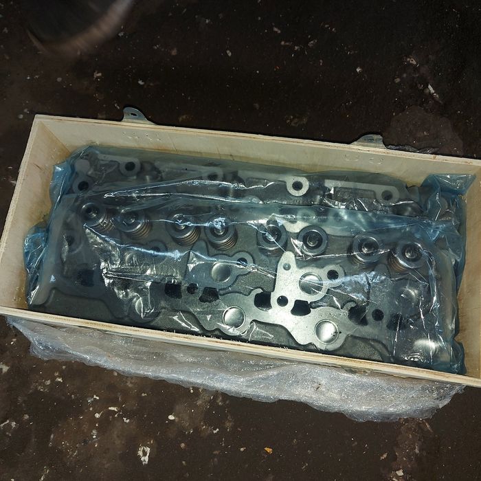 Головка блока Kubota V1505 V1703 V1902 d1102 d1301 d1302 d1403 d1403 d1503 d1703 d1803 v1205 v1305 v1405 v1305 v1500 v1501 v1502 v1505 v1701 v1702 v17