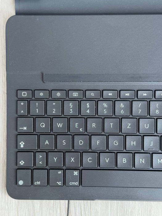 Чохол-клавіатура Logitech SLIM FOLIO для iPad (7-го покоління)