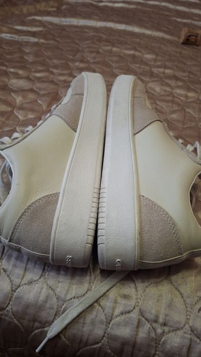 Кросівки    GUESS