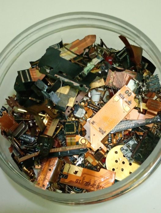 Продам позолоту з мікросхем та радіо деталі  ціна договірна