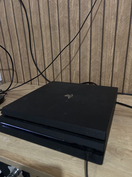 Vendo PS4 Pro inspecionado e com todos os cabos