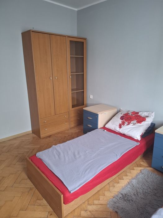 Wynajmę pokój dla kobiety lub pary.