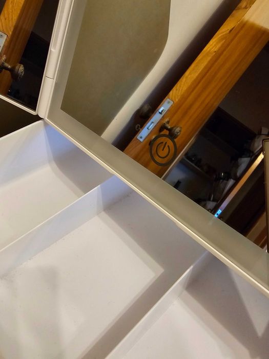 Makeup Mirror430226633025792004