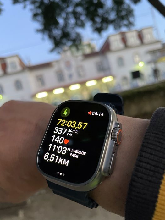 Apple  Watch  Ultra  2