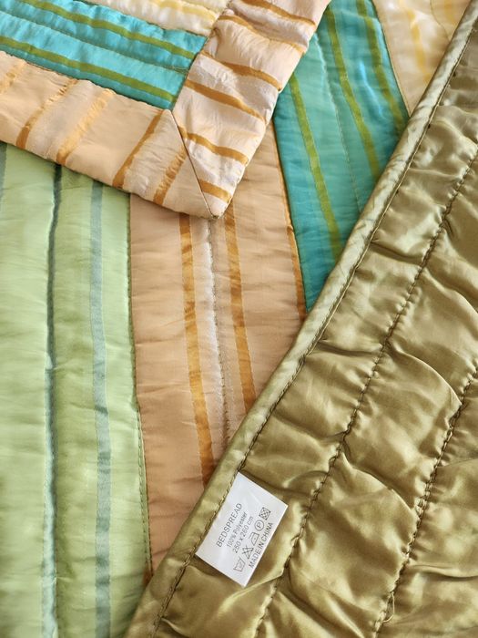 Colcha com duas almofadas