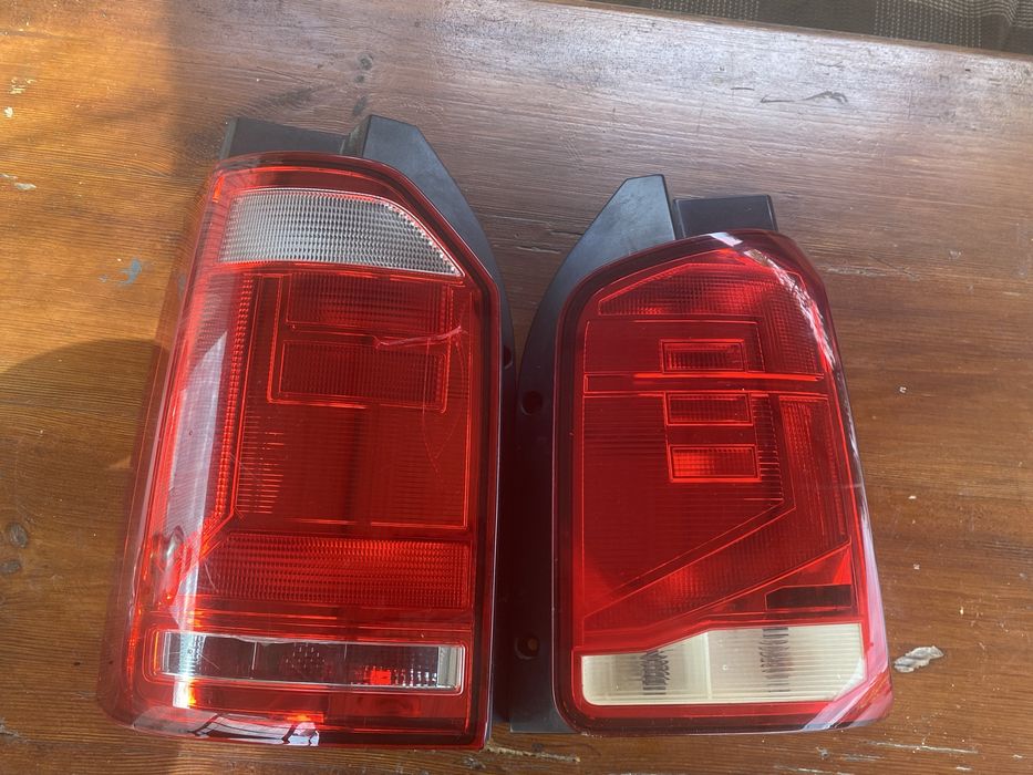 Продам два різних стопа на volswagen T6 лівий та правий