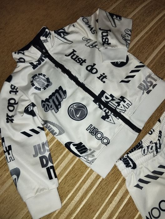 Оригинал!Nike Супер красивый детский спортивный костюм Nike,  р86-.92