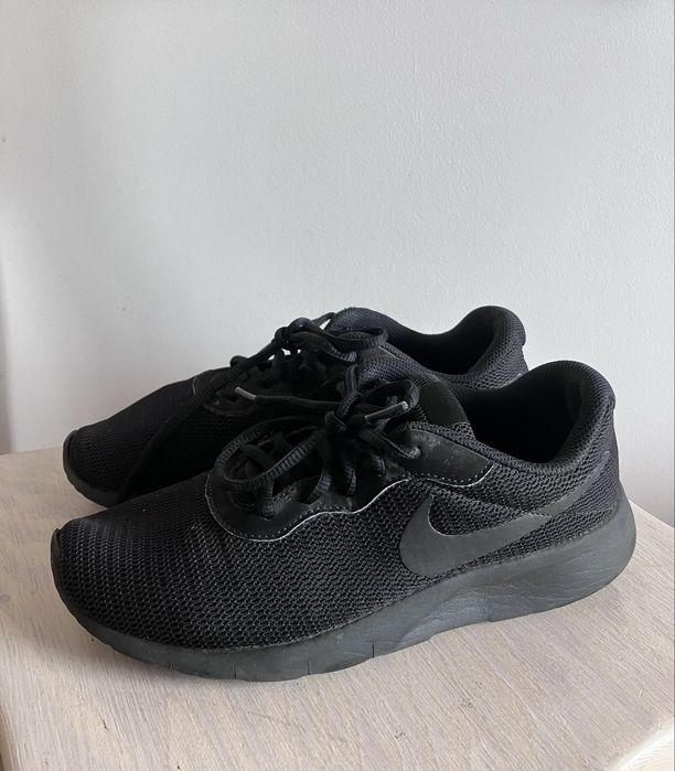 Czarne buty sportowe Nike